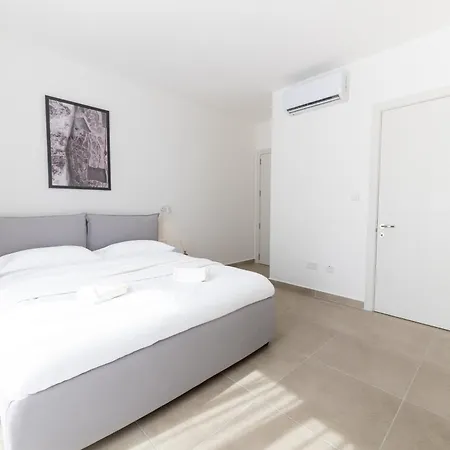 Luxury Valley Views B12